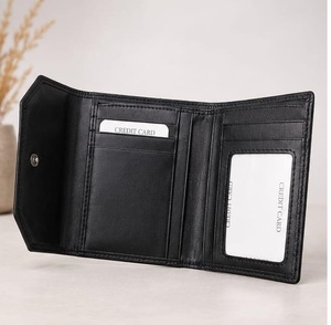 Cartera de Cuero de Lujo para Hombre con Diseño Bifold Resistente, Disponible para la Venta desde India - Product Image 1