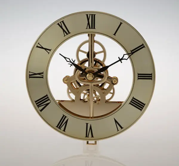 Horloge en laiton et métal, 16 mouvements, avec pendule