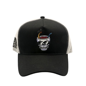 En una liga de sus propias gorras de camionero que se redefinen a través del arte de la sastrería y la atención al detalle - Product Image 1