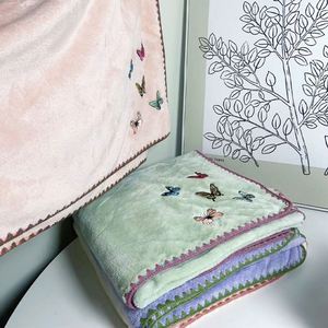 Serviette de bain en velours corail à séchage rapide, absorbante et douce, avec broderie papillon et tapis de salle de bain à poils coupés - Product Image 4