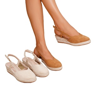 Sandales compensées femme à bout fermé en daim avec semelle en paille et bride arrière à boucle – Chaussures d'été respirantes - Product Image 1