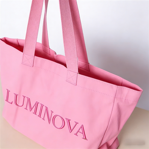 Sac fourre-tout en toile personnalisé avec broderie de lettres, logo, deux poignées renforcées, idéal pour la plage, option cadeau - Product Image 1