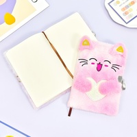 Carnet en peluche chat tenant un cœur, design de dessin animé de haute qualité, journal mignon, parfait pour les filles, ensemble cadeau