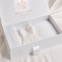 Boîte cadeau pliable magnétique avec ruban, logo en feuille d'or rose sur mesure, laminage brillant blanc, pour robe de mariée