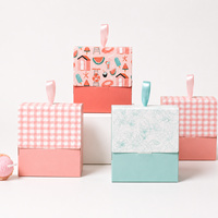 Mini boîte cadeau carrée portable en papier avec pelliculage mat, couleurs personnalisées, design de dessin animé pour emballage cosmétique, anniversaire, fête prénatale