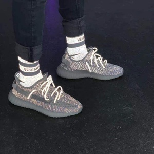 KANGYI nouveauté lueur dans le noir <span class=keywords><strong>chaussettes</strong></span> personnalisées réfléchissantes dans la <span class=keywords><strong>nuit</strong></span> hommes <span class=keywords><strong>chaussettes</strong></span> <span class=keywords><strong>de</strong></span> sport - Product Image 4