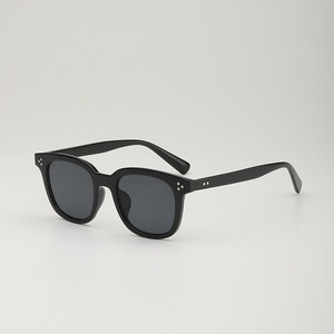 Gafas de Sol Modernas y Personalizadas para Hombre, Gafas de Sol de Diseñador al por Mayor, Lentes con Protección Anti-Reflejante para Mujer, Modelo 2327 - Product Image 4