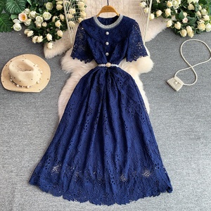 ชุดเดรสลูกไม้โครเชต์สำหรับผู้หญิง ดีไซน์หรูหรา ลายฉลุดอกไม้ - Product Image 3