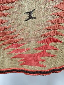 Cape tricotée décontractée bohème chic avec embellissement aigle complexe et logo tribal sur le devant - Product Image 5