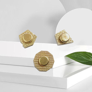 Vàng từ mạ kim loại trâm cài và phù hiệu túi với chết cắt in ấn quà Tặng lưu niệm - Product Image 3