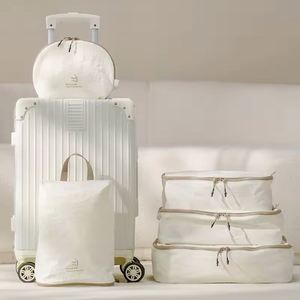 Ensemble de rangement de voyage portable personnalisé 5 pièces : Trousse de toilette et cubes de compression pour organiser les vêtements - Product Image 2