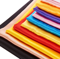 En gros 100 polyester sergé satin tissu Brillant satin tissu pour pyjamas doublure tissu