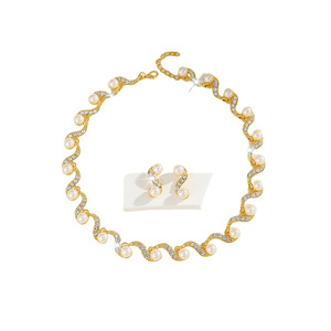 European American Popular Vintage Women's 2-Piece Necklace Set Leaves Flowers Exaggerated Gold Plated Alloy Jewelry for Party - Product Image 5