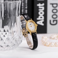 MYAR 45020 Montre à quartz pour femme élégante et tendance avec surface ovale en nacre incrustée de diamants