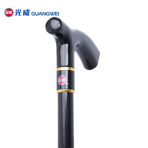 Bastón de fibra de carbono Guangwei de 43.3 pulgadas con altura ajustable para personas mayores, senderismo y camping - Product Image 1