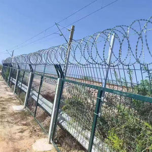 Le fabricant fournit du grillage métallique en <span class=keywords><strong>fer</strong></span> <span class=keywords><strong>galvanisé</strong></span> à double torsion, <span class=keywords><strong>5</strong></span> <span class=keywords><strong>mm</strong></span> <span class=keywords><strong>de</strong></span> <span class=keywords><strong>diamètre</strong></span>, <span class=keywords><strong>galvanisé</strong></span> à chaud, lame simple, 25 kg. - Product Image 2