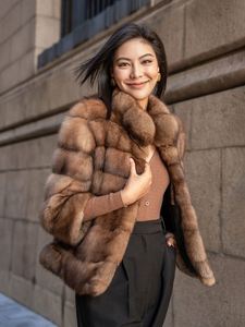 <span class=keywords><strong>Cappotto</strong></span> Personalizzato all'Ingrosso in Vera Pelliccia di Visone e Zibellino, Lussuoso, Soffice ed Elegante, Modello Corto Classico con <span class=keywords><strong>Collo</strong></span> Alto da Donna - Product Image 4