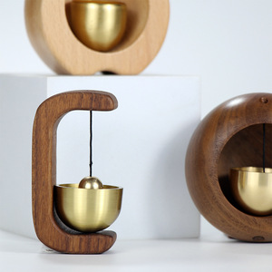 Campana de Viento Magnética de Madera de Nogal Negro y Latón, Decoración para el Hogar u Oficina, Fácil Instalación, Regalo Personal - Product Image 2