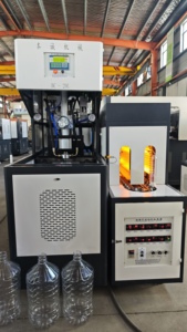 Machine de soufflage de bouteilles PET semi-automatique de 20 litres pour bouteilles d'eau de 5 gallons, prix usine - Product Image 3