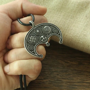 Collar con Colgante Lunula Eslava para Mujer, Joyería Vikinga Nórdica, Amuleto de Luna Eslava, Talismán Pagano, Regalo para Ella - Product Image 3