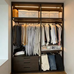 Armario Moderno de Madera BALOM <span class=keywords><strong>con</strong></span> Estantes Ajustables, Cajones y Contenedores de <span class=keywords><strong>Tela</strong></span> para Almacenamiento, Maximiza el Espacio - Product Image 3