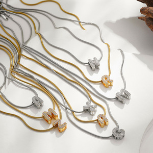 Collar con Colgante de Letra Inglesa en Oro de 18K Estilo Europeo y Americano con Circonita, Cadena de Serpiente de Acero Inoxidable - Product Image 3