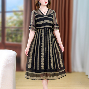 Boutique all'ingrosso abito estivo da donna ricamato alla moda con scollo a V manica svasata dolce stile Midi lunghezza Silhouette a-line - Product Image 4