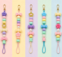 Kit de fabrication de porte-clés DIY : Perles acryliques pastel en forme de fleurs et bonbons, avec fermoirs mousquetons pour breloques de sac et cordons de téléphone