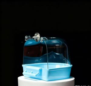 Baño para pájaros pequeños, transparente, para especies como el loro caracol, el loro de alas naranjas, el pavo real y el loro tigre. - Product Image 1