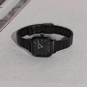 ساعة نسائية أنيقة بتصميم عتيق لعام 2024، تصميم بسيط على شكل عقدة الخيزران، طراز أدبي فريد، فاخرة خفيفة بلوحة مربعة، جديدة بلون مسحوق الشاي الأسود - Product Image 1