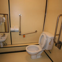 Unité de salle de bain extérieure modulaire portable en acier au design moderne personnalisé, préfabriquée, avec douche et toilettes combinées pour adultes, ventilateur d'évacuation, parcs publics