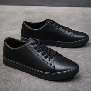 รองเท้าผ้าใบผู้ชายรุ่นใหม่ ฤดูร้อน 2025 สไตล์สปอร์ต ระบายอากาศได้ดี พื้นหนา น้ำหนักเบา เหมาะสำหรับเดินเล่น วัสดุ PU ขายส่งจากโรงงาน - Product Image 5