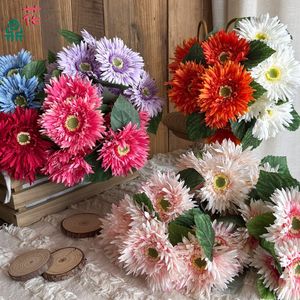 Flores Artificiales de Gerbera de Seda con 7 Cabezas para Decoración de Bodas, Arreglo Floral Ornamental para Interiores - Product Image 1