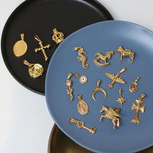 18K Or <span class=keywords><strong>Boussole</strong></span> Méduse Pendentif Lion St Christophe Charme Logo Personnalisé Collier Conception Pendentif En Acier Inoxydable Bijoux - Product Image 3