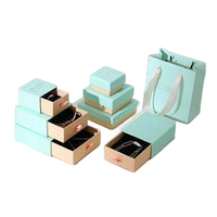 Boîte d'emballage cadeau pour bijoux en carton rigide personnalisée, ouverture à charnière, or mat, estampage à chaud, boîtes d'emballage pour bijoux pour les petites entreprises