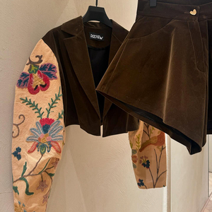 Nhà sản xuất áo khoác jeans DiZNEW 2025, tay áo thêu hoa thủ công với bảng màu phong phú, tạo nên vẻ đẹp thủ công. - Product Image 3