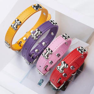 Venta al por mayor ajustable PU cuero mascota <span class=keywords><strong>Collar</strong></span> hueso decoración clásico cuero perro <span class=keywords><strong>Collar</strong></span> hueso remache diseño perro <span class=keywords><strong>Collar</strong></span> - Product Image 1