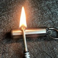 Allume-feu classique au kérosène et à silex pour survie en extérieur, randonnée, camping, durable, en métal, rechargeable, porte-clés