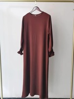 Neue Frühlings-Kollektion: Große Größen Muslimische Abaya für Damen, Arabisch-Dubai-Stil, Einfarbig mit Langen Ärmeln und Rüschen, Langes Kleid