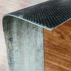 Baldosas autoadhesivas de vinilo de lujo de PVC de grano de mármol y madera LVT para suelo de bajo precio - Product Image 4