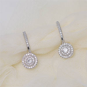 Boucles d'oreilles en or blanc avec diamants ronds taille brillant, couleur D, certifiées GIA, bijoux de mariage classiques pour femmes - Product Image 5