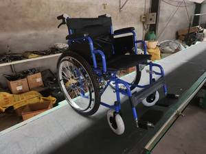 Silla de <span class=keywords><strong>Ruedas</strong></span> Neumática Reforzada <span class=keywords><strong>con</strong></span> Capacidad para 200 kg y Reposapiés Elevables - Product Image 3