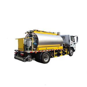 Camión Distribuidor de Asfalto Dongfeng 7000L con Bomba, Quemador, Caja de Cambios y Motor para Máquina de Nivelación de Pisos - Product Image 1