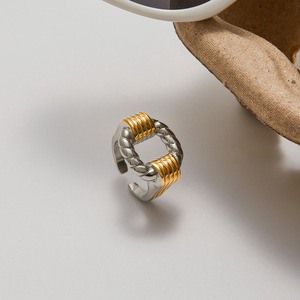 Anillo de Acero Inoxidable Chapado en Oro de 18K con Diseño Geométrico de Dos Tonos, Joyería Unisex para Regalo - Product Image 4
