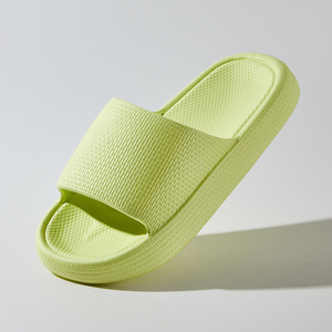 Claquettes compensées pour femmes en EVA ultra-douces avec texture diamantée, semelle épaisse absorbant les chocs et imperméables - Product Image 6