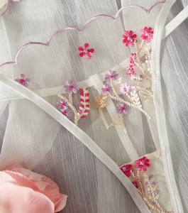 Conjunto de Lencería de Encaje Floral Bordado al por Mayor, Conjunto de Sujetador con Aros y Tanga de Malla Transparente, Conjunto de Ropa Interior Romántica de 2 Piezas - Product Image 5