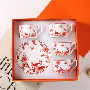 <span class=keywords><strong>Set</strong></span> Moderno di Tazza e Piattino in Ceramica con Design Floreale Raffinato per Tè Pomeridiano Casual, Regalo Romantico di Alta Classe - Product Image 3