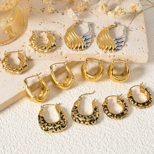 Boucles d'oreilles pendantes classiques vintage tendance à motif floral, plaquées or 18 carats, en acier inoxydable, vente en gros pour femmes - Product Image 2