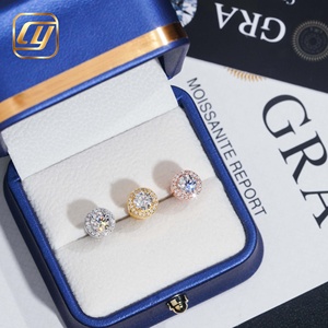 Pendientes de Moissanita con Engaste Circular de Oro Sólido de 18K, Corte Brillante Redondo, Joyería Clásica Unisex para Boda - Product Image 3