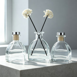 Bouteille diffuseur à roseaux en verre transparent avec logo personnalisé, 50ml, 100ml, 150ml, 250ml, vide, pour parfum d'ambiance, avec bouchon effet bois - Product Image 3